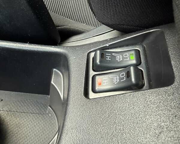 Серый Мицубиси Лансер, объемом двигателя 2 л и пробегом 230 тыс. км за 6900 $, фото 49 на Automoto.ua