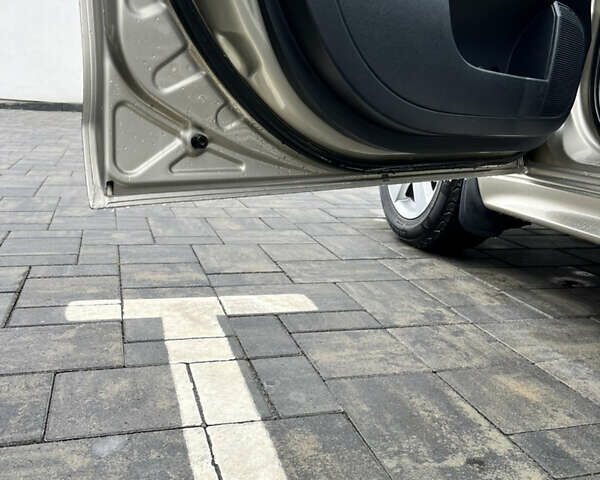 Сірий Міцубісі Lancer, об'ємом двигуна 2 л та пробігом 230 тис. км за 6800 $, фото 17 на Automoto.ua