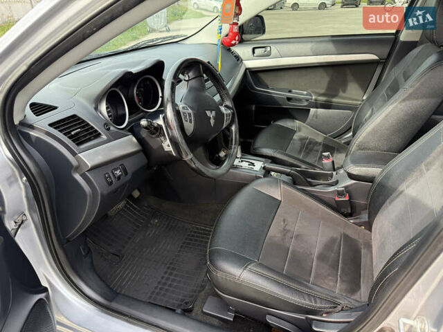 Серый Мицубиси Лансер, объемом двигателя 2 л и пробегом 175 тыс. км за 7300 $, фото 6 на Automoto.ua