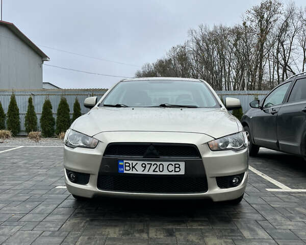 Сірий Міцубісі Lancer, об'ємом двигуна 2 л та пробігом 230 тис. км за 6800 $, фото 2 на Automoto.ua