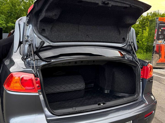 Сірий Міцубісі Lancer, об'ємом двигуна 2 л та пробігом 180 тис. км за 7600 $, фото 5 на Automoto.ua
