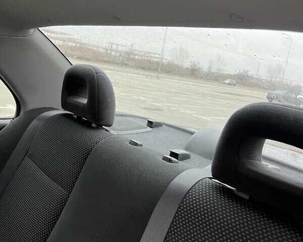 Серый Мицубиси Лансер, объемом двигателя 1.58 л и пробегом 183 тыс. км за 3800 $, фото 28 на Automoto.ua