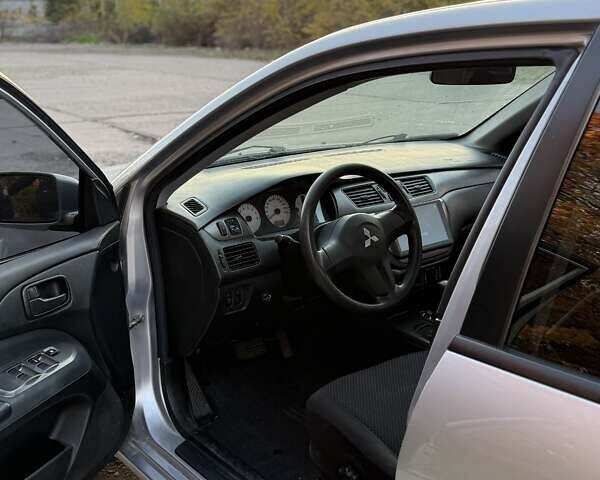 Серый Мицубиси Лансер, объемом двигателя 1.58 л и пробегом 145 тыс. км за 4800 $, фото 2 на Automoto.ua