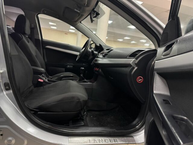 Серый Мицубиси Лансер, объемом двигателя 1.5 л и пробегом 241 тыс. км за 6400 $, фото 7 на Automoto.ua