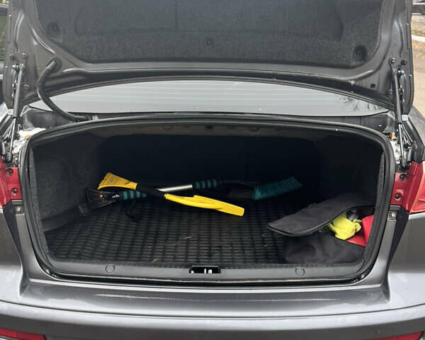 Серый Мицубиси Лансер, объемом двигателя 1.5 л и пробегом 116 тыс. км за 6000 $, фото 7 на Automoto.ua