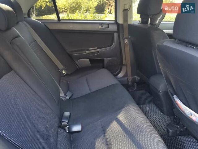 Серый Мицубиси Лансер, объемом двигателя 1.5 л и пробегом 183 тыс. км за 5900 $, фото 5 на Automoto.ua