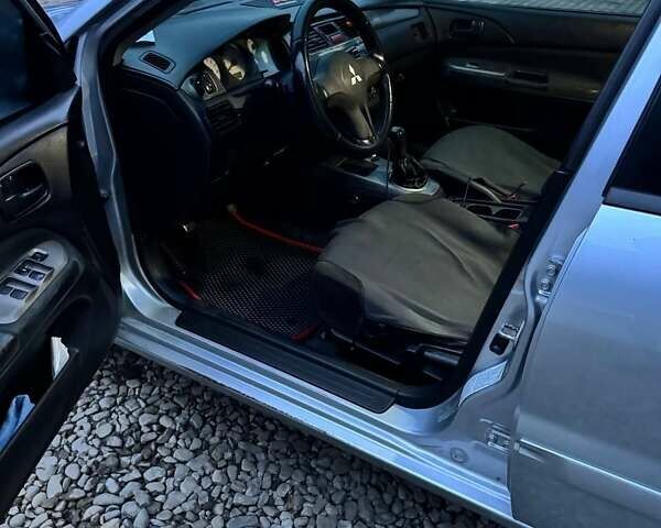 Серый Мицубиси Лансер, объемом двигателя 1.58 л и пробегом 227 тыс. км за 3200 $, фото 13 на Automoto.ua