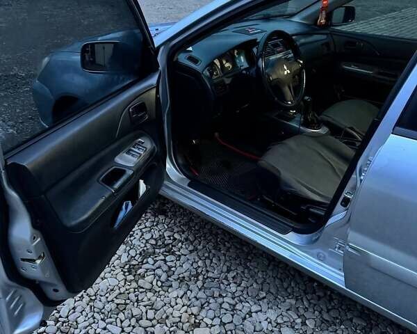 Серый Мицубиси Лансер, объемом двигателя 1.58 л и пробегом 227 тыс. км за 3200 $, фото 11 на Automoto.ua