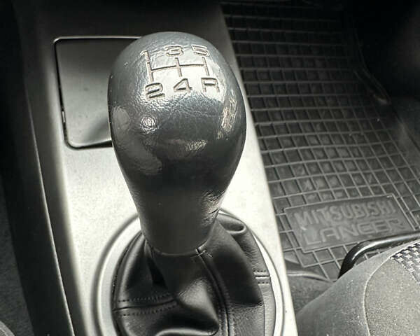 Мицубиси Лансер 2009 в Киеве на Automoto.ua Серый Мицубиси Лансер, объемом двигателя 1.58 л и пробегом 94 тыс. км за 5990 $, фото 24 на Automoto.ua