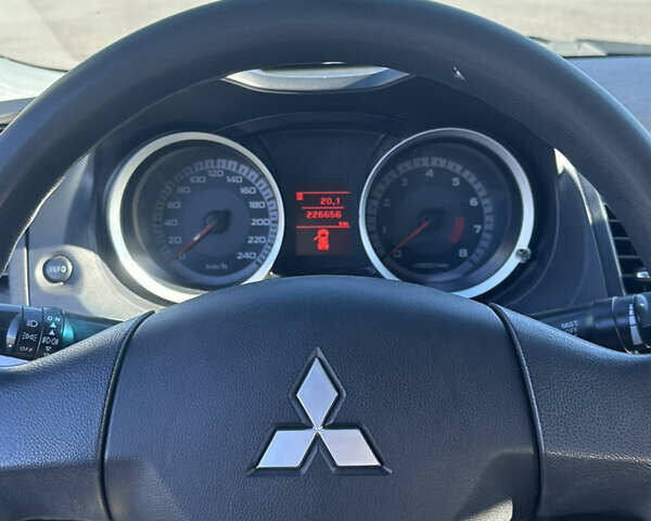 Сірий Міцубісі Lancer, об'ємом двигуна 1.5 л та пробігом 225 тис. км за 4250 $, фото 11 на Automoto.ua