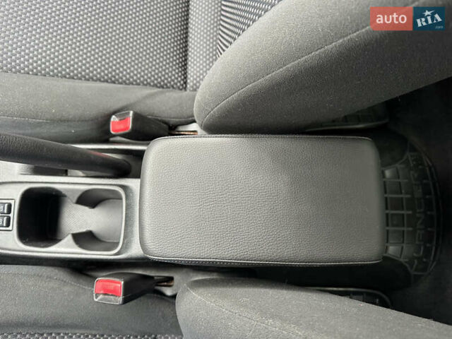 Сірий Міцубісі Lancer, об'ємом двигуна 1.58 л та пробігом 94 тис. км за 6500 $, фото 22 на Automoto.ua