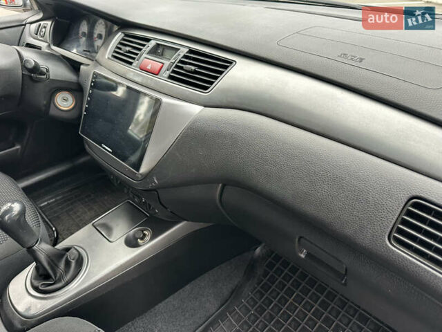 Сірий Міцубісі Lancer, об'ємом двигуна 1.58 л та пробігом 94 тис. км за 6500 $, фото 10 на Automoto.ua