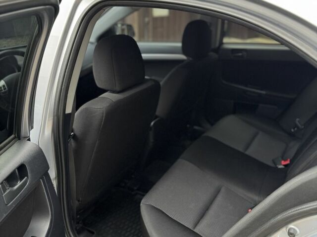 Серый Мицубиси Лансер, объемом двигателя 2 л и пробегом 220 тыс. км за 7450 $, фото 13 на Automoto.ua