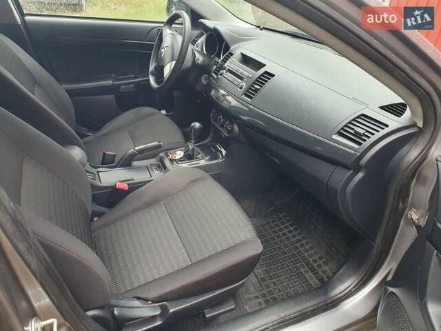 Серый Мицубиси Лансер, объемом двигателя 1.59 л и пробегом 265 тыс. км за 5950 $, фото 9 на Automoto.ua