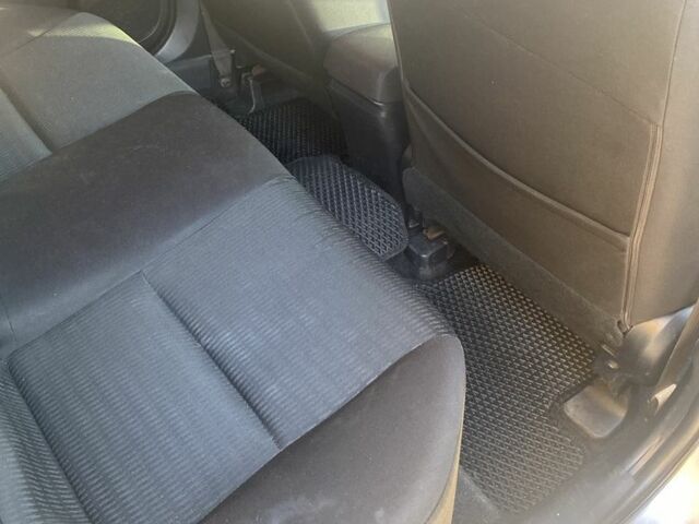 Серый Мицубиси Лансер, объемом двигателя 1.6 л и пробегом 226 тыс. км за 7200 $, фото 6 на Automoto.ua