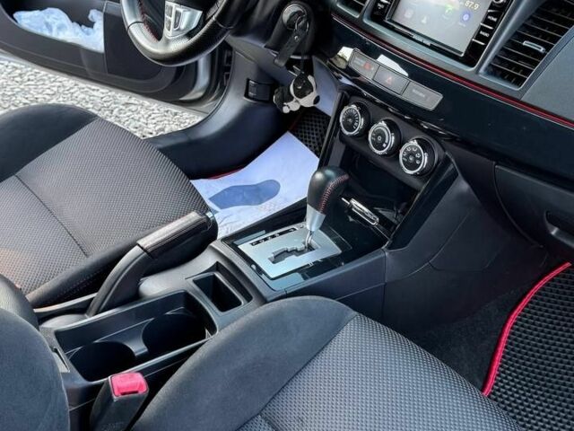 Сірий Міцубісі Lancer, об'ємом двигуна 2 л та пробігом 88 тис. км за 10000 $, фото 9 на Automoto.ua