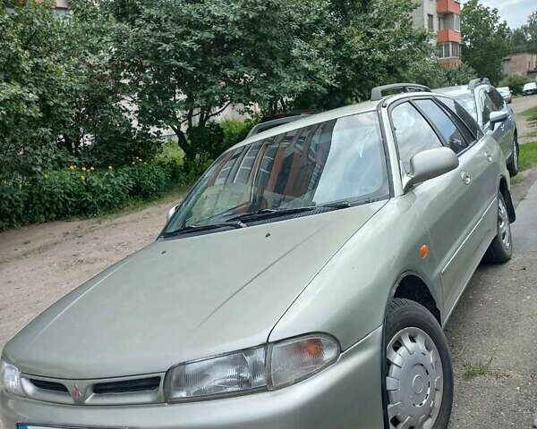 Серый Мицубиси Лансер, объемом двигателя 1.6 л и пробегом 282 тыс. км за 2401 $, фото 2 на Automoto.ua