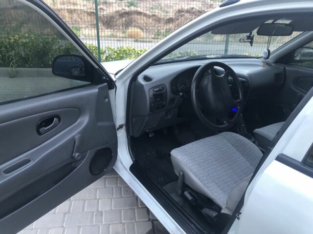 Сірий Міцубісі Lancer, об'ємом двигуна 1.6 л та пробігом 386 тис. км за 1800 $, фото 7 на Automoto.ua