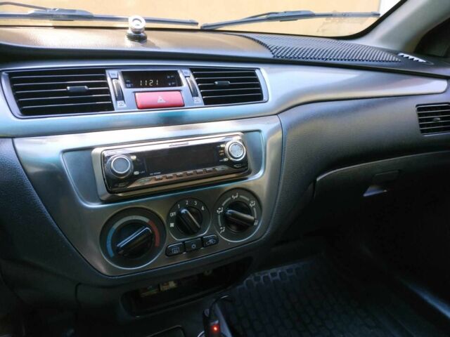 Серый Мицубиси Лансер, объемом двигателя 1.6 л и пробегом 178 тыс. км за 4000 $, фото 1 на Automoto.ua