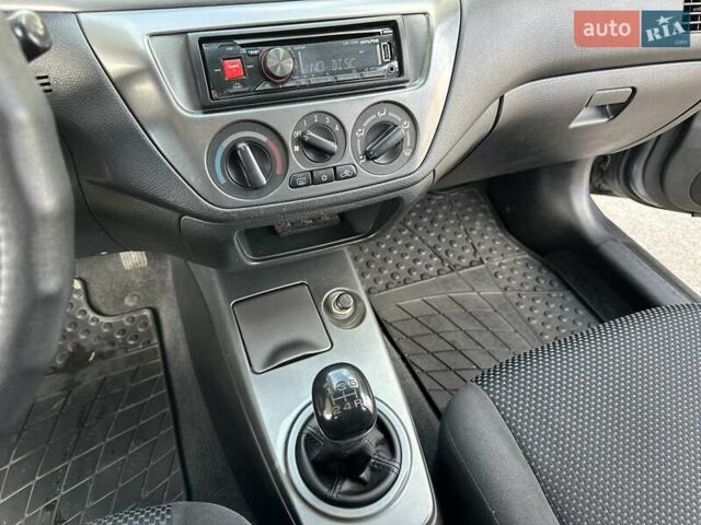 Сірий Міцубісі Lancer, об'ємом двигуна 1.59 л та пробігом 279 тис. км за 4999 $, фото 27 на Automoto.ua