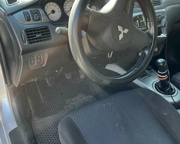 Сірий Міцубісі Lancer, об'ємом двигуна 1.6 л та пробігом 311 тис. км за 3800 $, фото 4 на Automoto.ua