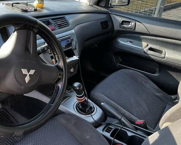 Сірий Міцубісі Lancer, об'ємом двигуна 1.6 л та пробігом 311 тис. км за 3800 $, фото 3 на Automoto.ua