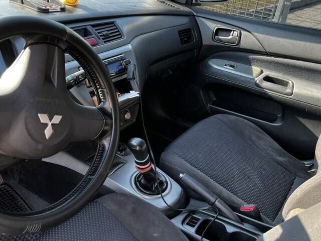 Сірий Міцубісі Lancer, об'ємом двигуна 1.6 л та пробігом 311 тис. км за 3800 $, фото 4 на Automoto.ua
