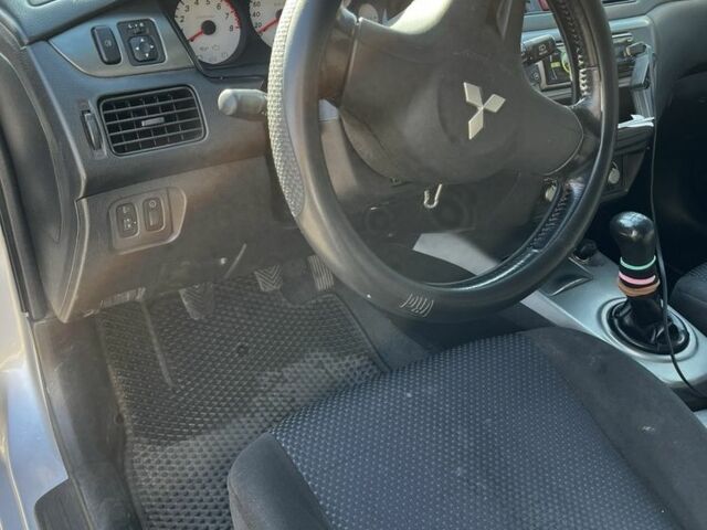 Сірий Міцубісі Lancer, об'ємом двигуна 1.6 л та пробігом 311 тис. км за 3800 $, фото 5 на Automoto.ua
