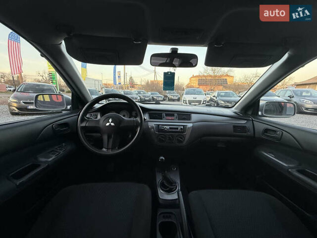 Серый Мицубиси Лансер, объемом двигателя 1.6 л и пробегом 278 тыс. км за 3900 $, фото 5 на Automoto.ua