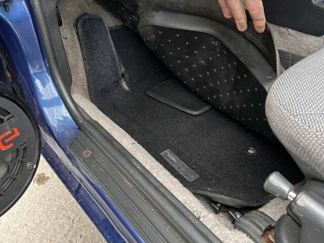 Синий Мицубиси Лансер, объемом двигателя 1.8 л и пробегом 245 тыс. км за 3200 $, фото 13 на Automoto.ua