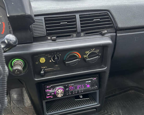 Синий Мицубиси Лансер, объемом двигателя 1.8 л и пробегом 245 тыс. км за 3000 $, фото 16 на Automoto.ua