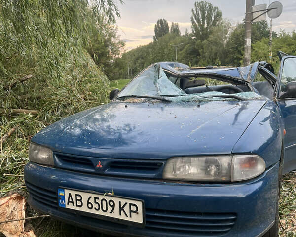Синий Мицубиси Лансер, объемом двигателя 1.3 л и пробегом 273 тыс. км за 700 $, фото 4 на Automoto.ua