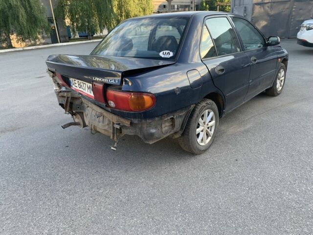 Синий Мицубиси Лансер, объемом двигателя 1.3 л и пробегом 250 тыс. км за 800 $, фото 6 на Automoto.ua