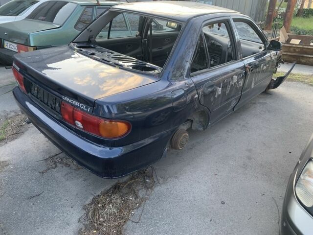 Синий Мицубиси Лансер, объемом двигателя 1.3 л и пробегом 250 тыс. км за 800 $, фото 10 на Automoto.ua