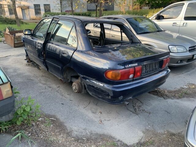 Синий Мицубиси Лансер, объемом двигателя 1.3 л и пробегом 250 тыс. км за 800 $, фото 9 на Automoto.ua