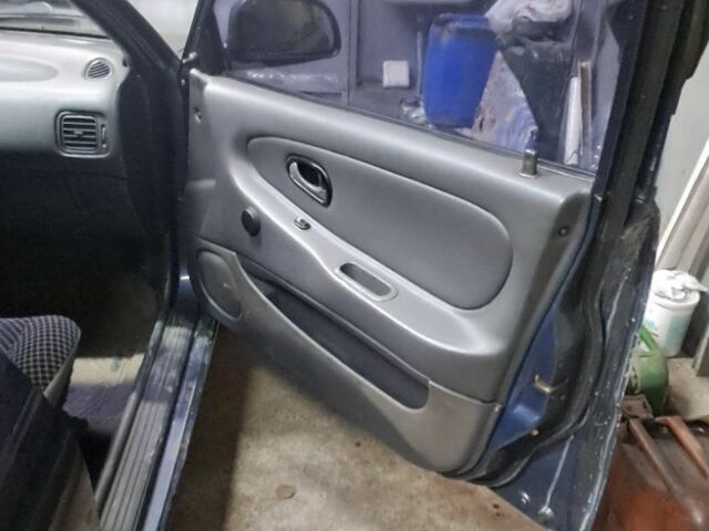 Синий Мицубиси Лансер, объемом двигателя 0 л и пробегом 140 тыс. км за 1500 $, фото 5 на Automoto.ua