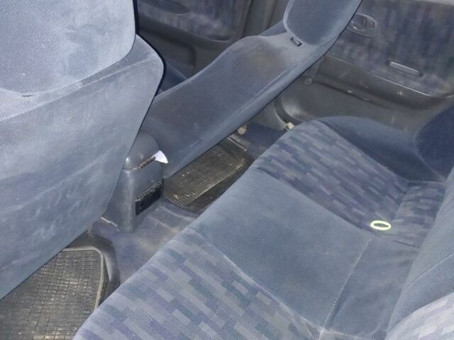 Синий Мицубиси Лансер, объемом двигателя 1.3 л и пробегом 270 тыс. км за 2100 $, фото 6 на Automoto.ua