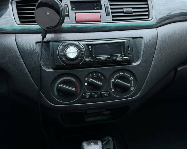 Синій Міцубісі Lancer, об'ємом двигуна 1.6 л та пробігом 200 тис. км за 5000 $, фото 10 на Automoto.ua
