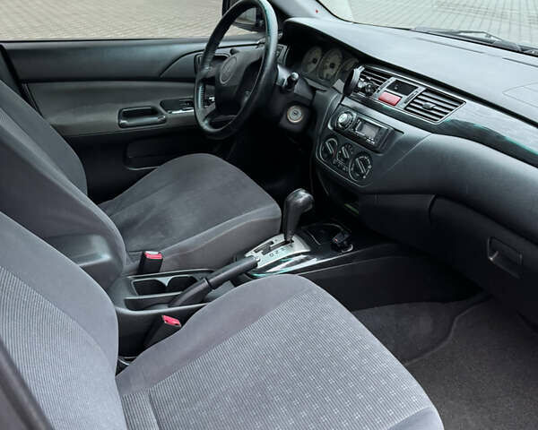 Синій Міцубісі Lancer, об'ємом двигуна 1.6 л та пробігом 200 тис. км за 5000 $, фото 6 на Automoto.ua