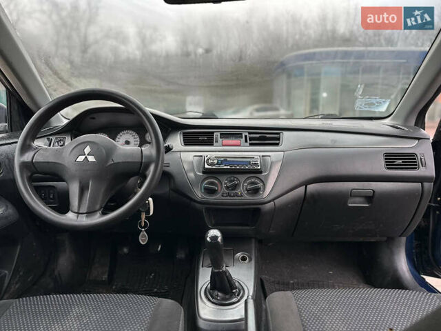 Синий Мицубиси Лансер, объемом двигателя 1.58 л и пробегом 260 тыс. км за 2300 $, фото 4 на Automoto.ua