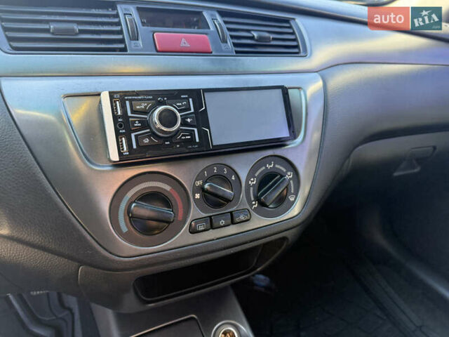 Синій Міцубісі Lancer, об'ємом двигуна 1.58 л та пробігом 269 тис. км за 3350 $, фото 12 на Automoto.ua