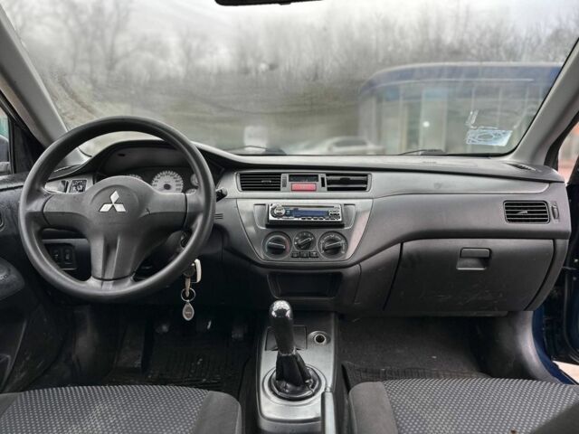 Синий Мицубиси Лансер, объемом двигателя 1.6 л и пробегом 260 тыс. км за 2300 $, фото 4 на Automoto.ua