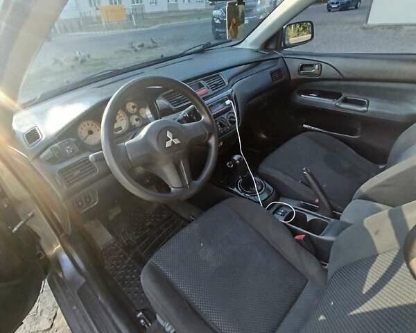 Синій Міцубісі Lancer, об'ємом двигуна 1.6 л та пробігом 290 тис. км за 4100 $, фото 6 на Automoto.ua