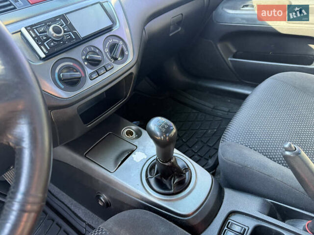 Синій Міцубісі Lancer, об'ємом двигуна 1.58 л та пробігом 269 тис. км за 3350 $, фото 13 на Automoto.ua