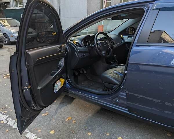 Синий Мицубиси Лансер, объемом двигателя 2 л и пробегом 300 тыс. км за 6250 $, фото 7 на Automoto.ua