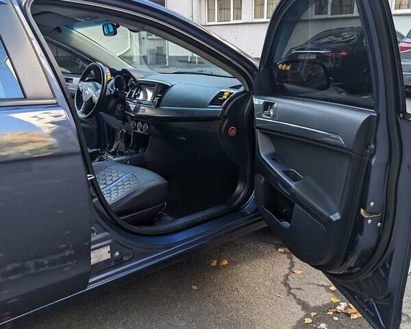 Синий Мицубиси Лансер, объемом двигателя 2 л и пробегом 300 тыс. км за 6250 $, фото 9 на Automoto.ua