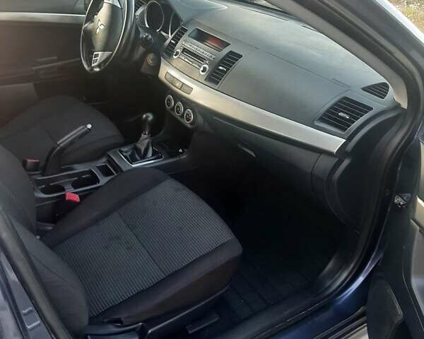 Синий Мицубиси Лансер, объемом двигателя 2 л и пробегом 142 тыс. км за 8000 $, фото 8 на Automoto.ua