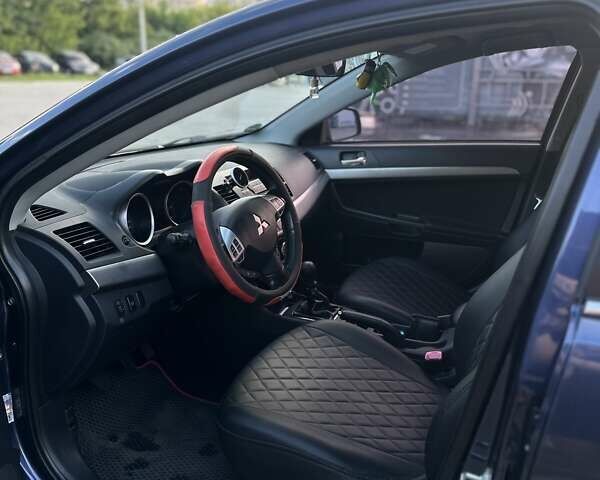 Синий Мицубиси Лансер, объемом двигателя 1.97 л и пробегом 260 тыс. км за 6000 $, фото 7 на Automoto.ua