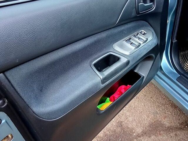 Синій Міцубісі Lancer, об'ємом двигуна 1.6 л та пробігом 167 тис. км за 4700 $, фото 8 на Automoto.ua