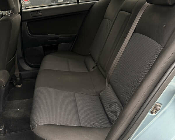 Синий Мицубиси Лансер, объемом двигателя 2 л и пробегом 320 тыс. км за 4500 $, фото 7 на Automoto.ua